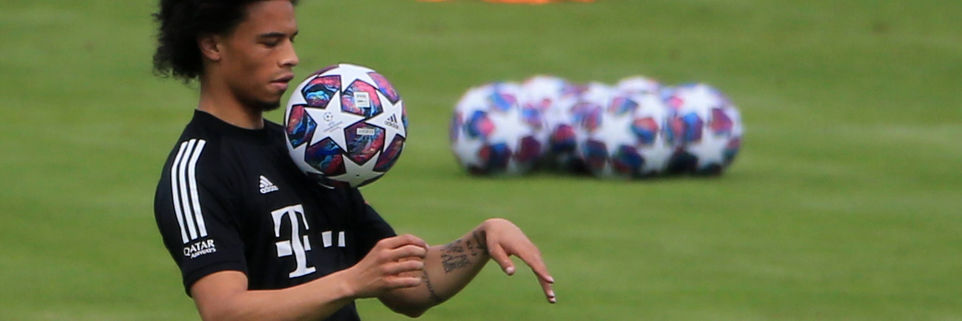 Zeigte gleich im ersten Training beim FC Bayern, dass der Ball sein Freund ist: Leroy Sane.
