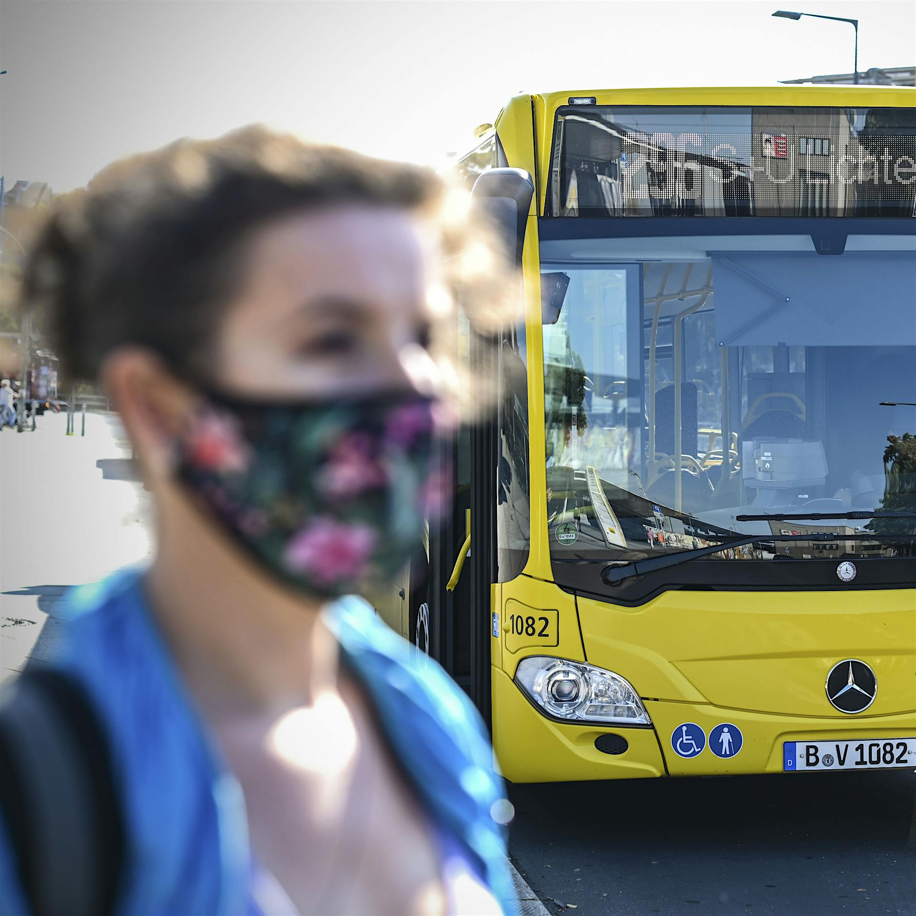 Die ersten Busse mit „Spuckschutz“ fahren durch Berlin