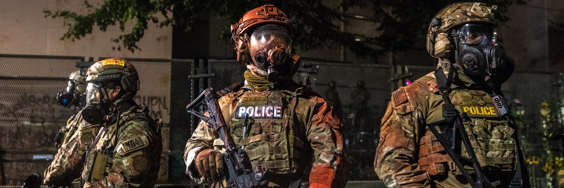 Schwer bewaffnete US-Bundespolizisten beim Einsatz in Portland. In den USA reißen die Proteste gegen Polizeigewalt und Rassismus nicht ab.