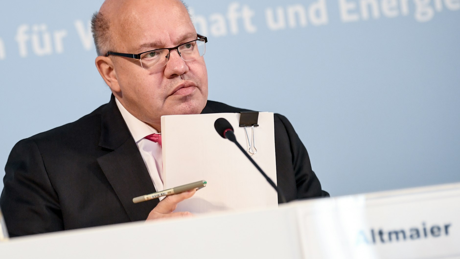 Wirtschaftsminister Peter Altmaier (CDU) muss als oberster Aufseher über die Wirtschaftsprüfer im Finanzausschuss Rede und Antwort stehen.