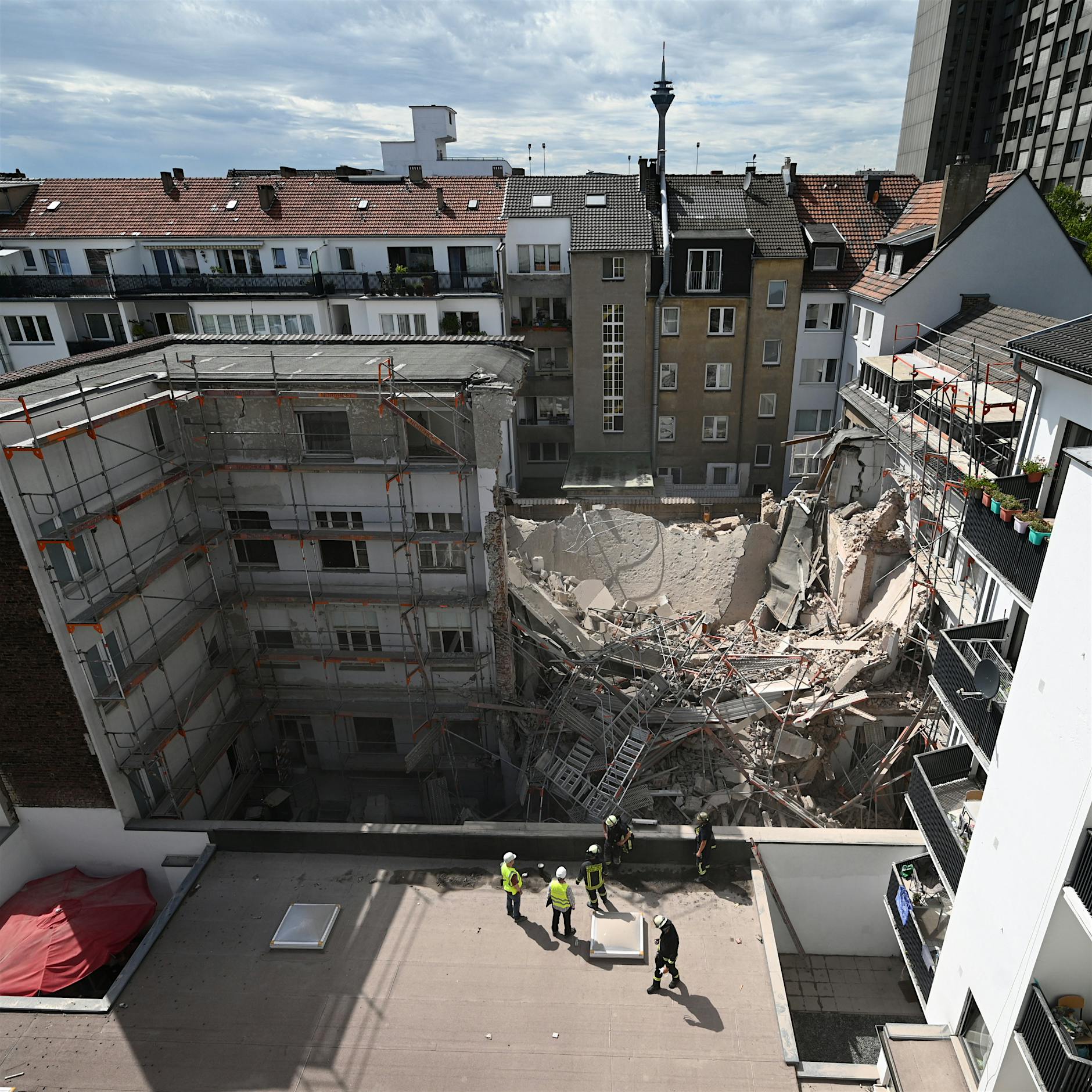 Hauseinsturz: Toter Bauarbeiter in den Trümmern entdeckt