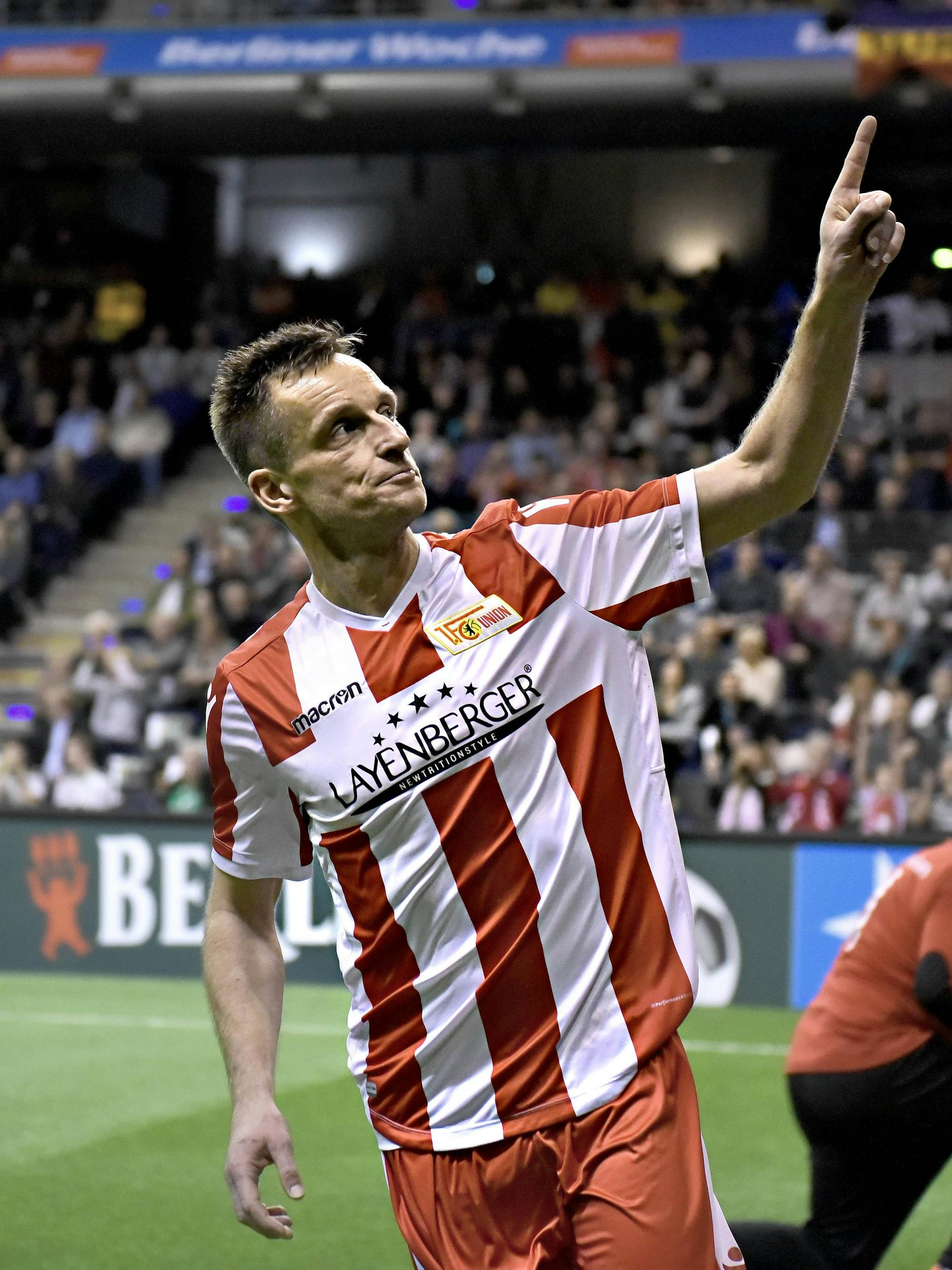 Ex-Union-Profi Ronny Nikol zeigt es an: Für Union muss der Weg weiter nach oben führen.