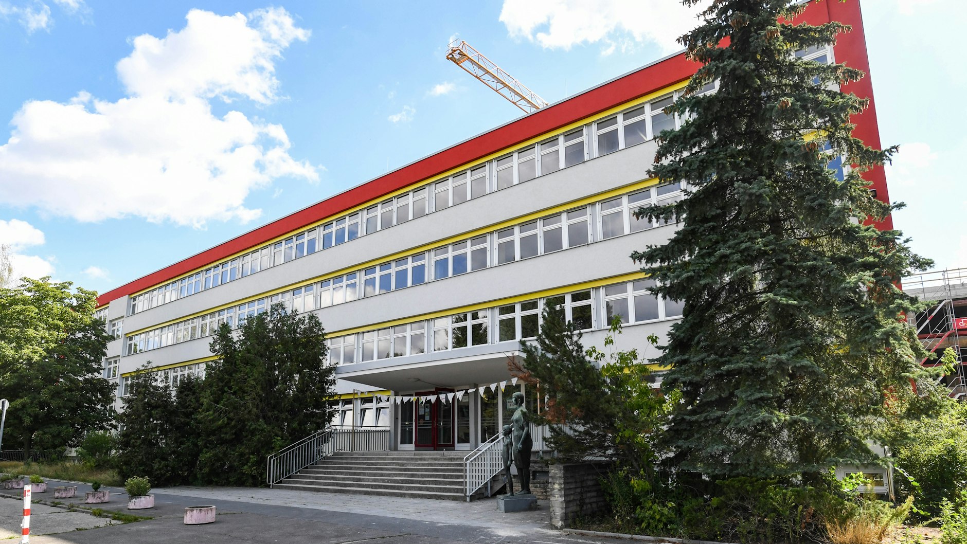 An der Lew-Tolstoi-Schule im Römerweg lernen viele russischsprachige Kinder.