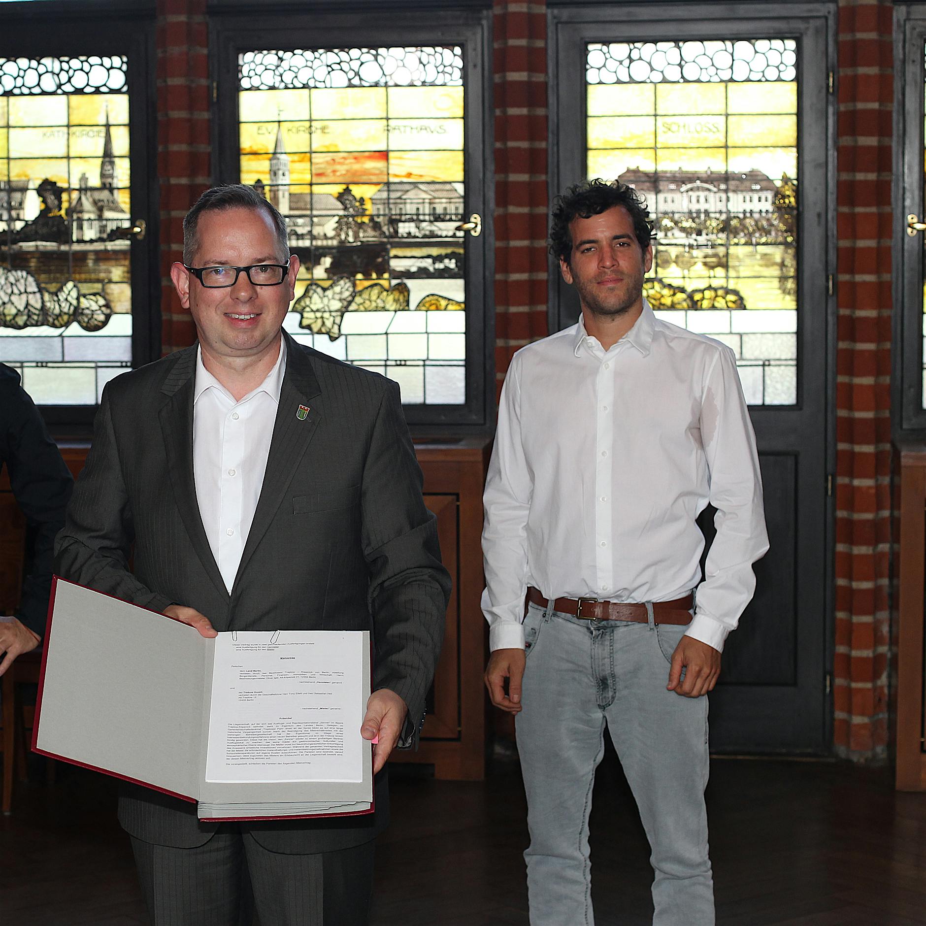 Ausflugslokal Zenner: Hier unterschreiben die neuen Betreiber ihren 25-Jahres-Vertrag