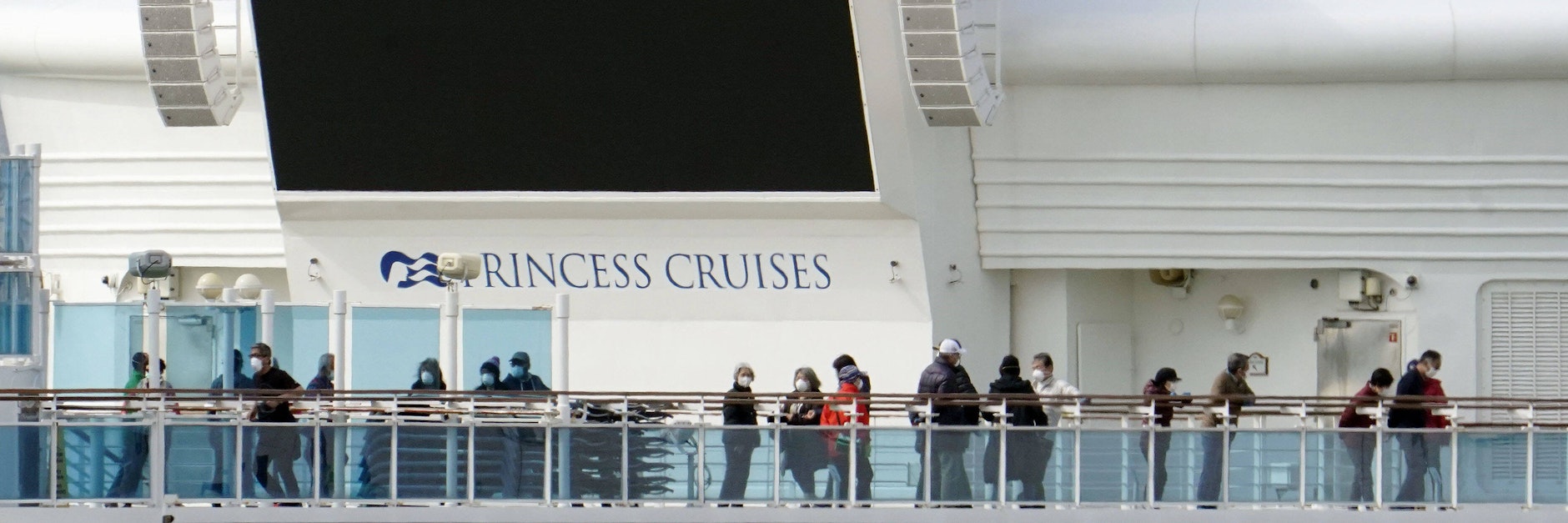 Passagiere an Deck der Diamond Princess. Wochenlang wurde das Schiff unter Quarantäne gestellt.