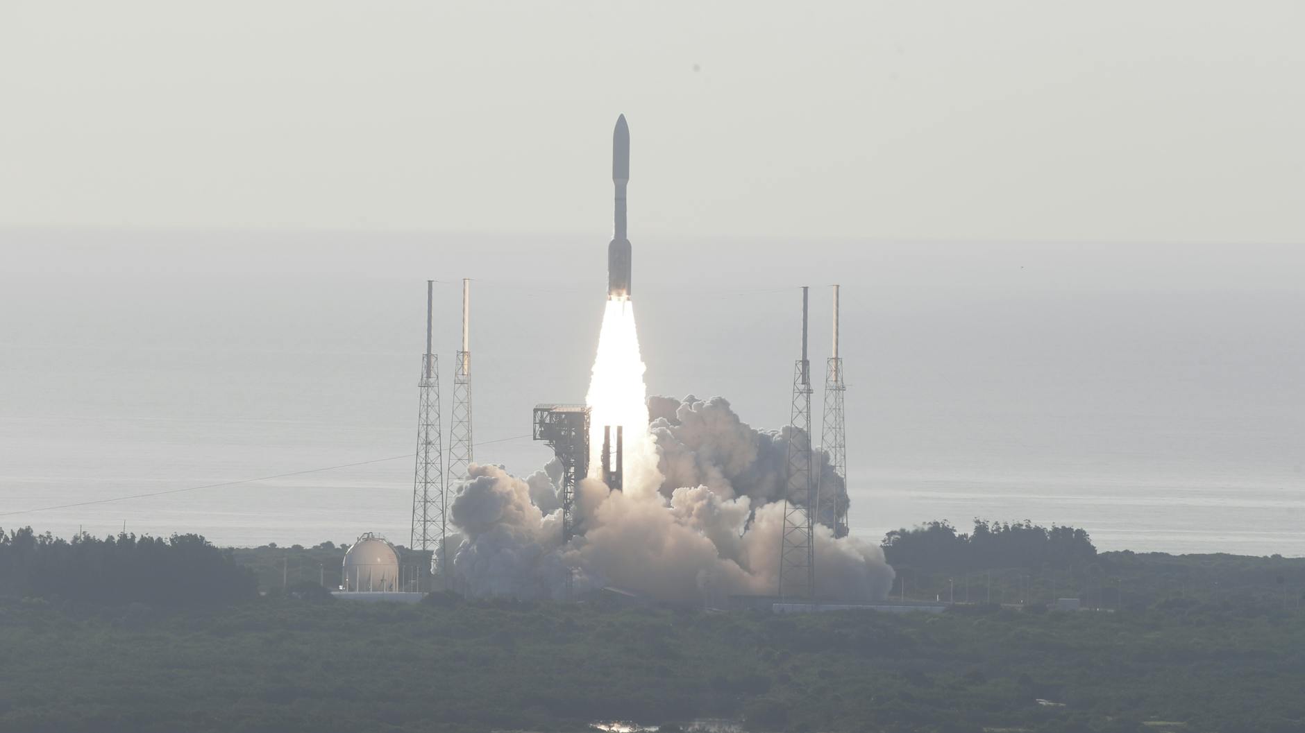 Start der Trägerrakete mit dem Mars-Rover „Perseverance“ an Bord.