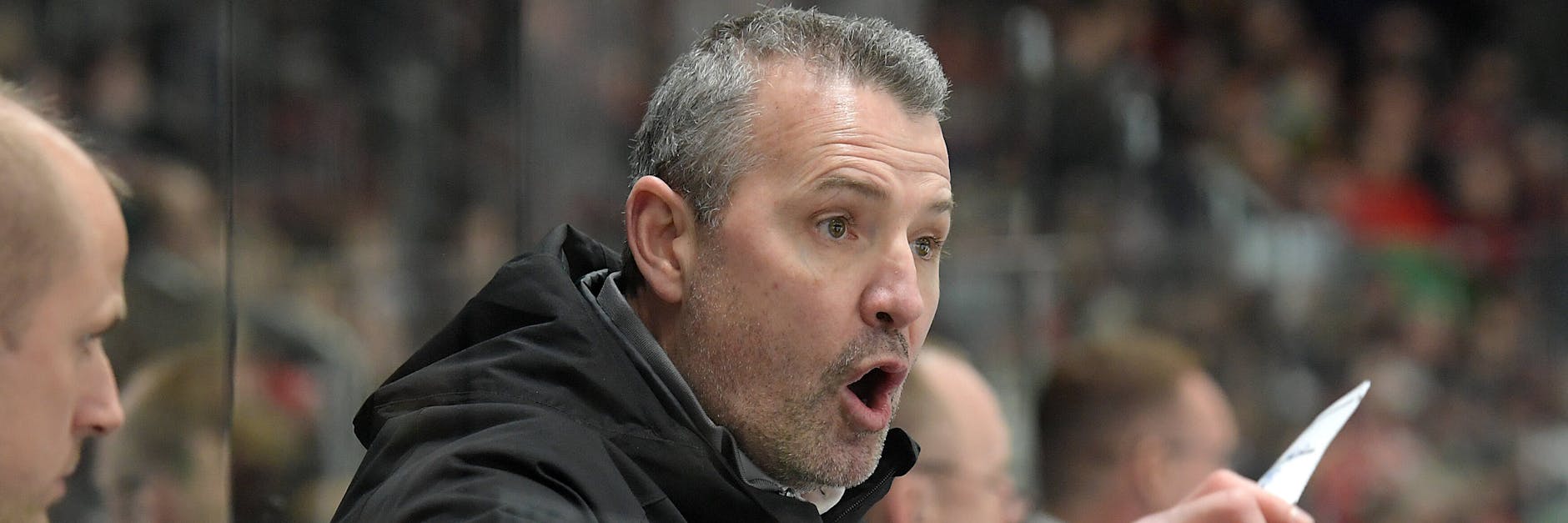 Eisbären-Trainer Serge Aubin wird auch mal laut, wenn es sein muss.