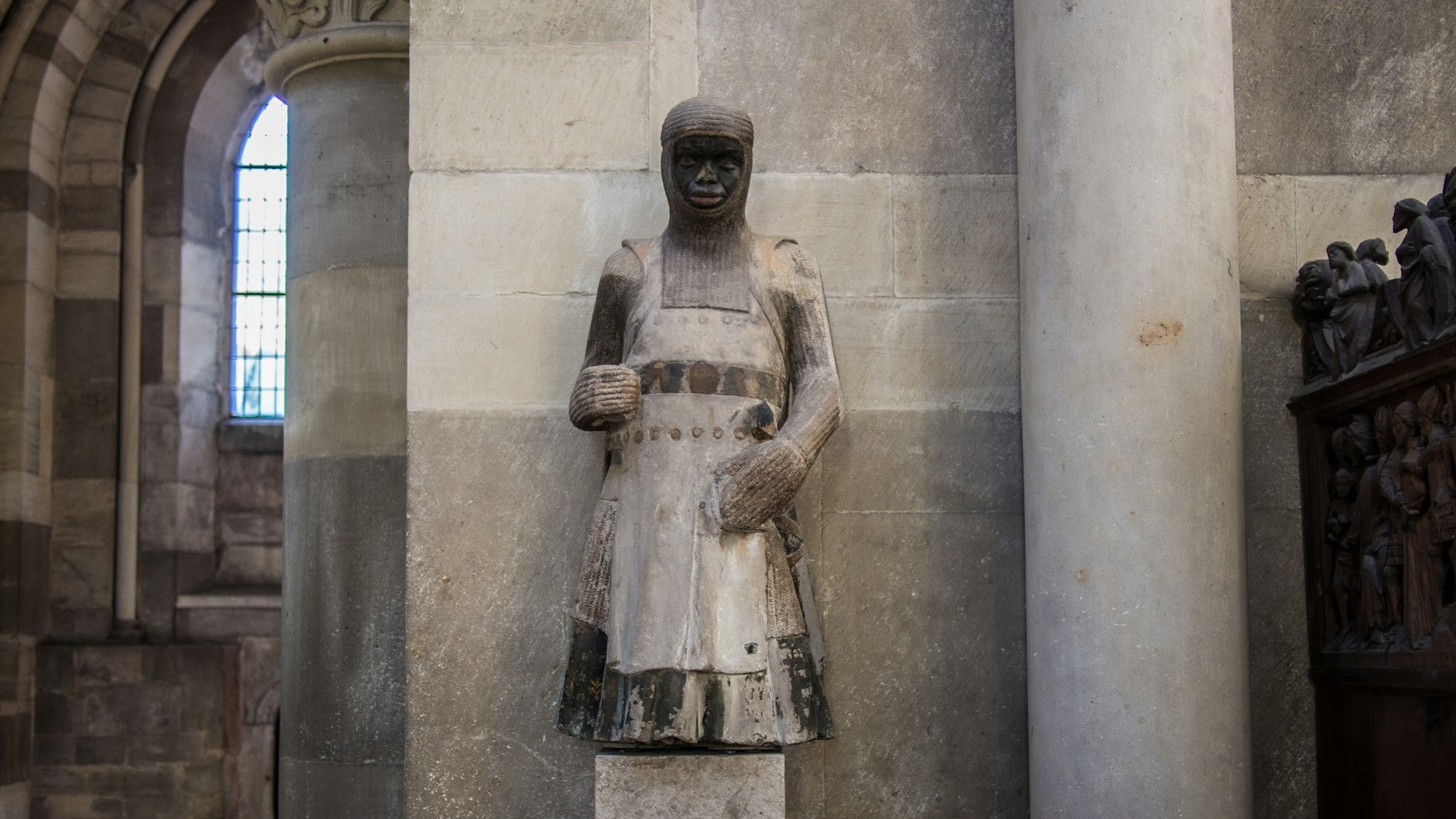Der heilige Mauritius im Magdeburger Dom, gefertigt um 1240. Die älteste figürliche Darstellung eines afrikanischen Mannes nördlich der Alpen.