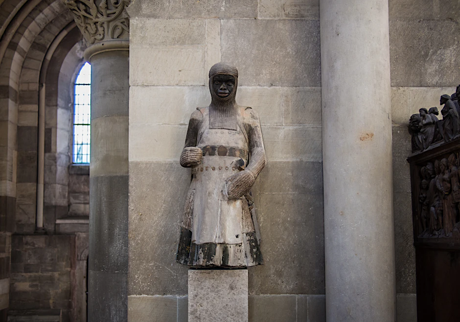 Der heilige Mauritius im Magdeburger Dom, gefertigt um 1240. Die älteste figürliche Darstellung eines afrikanischen Mannes nördlich der Alpen.