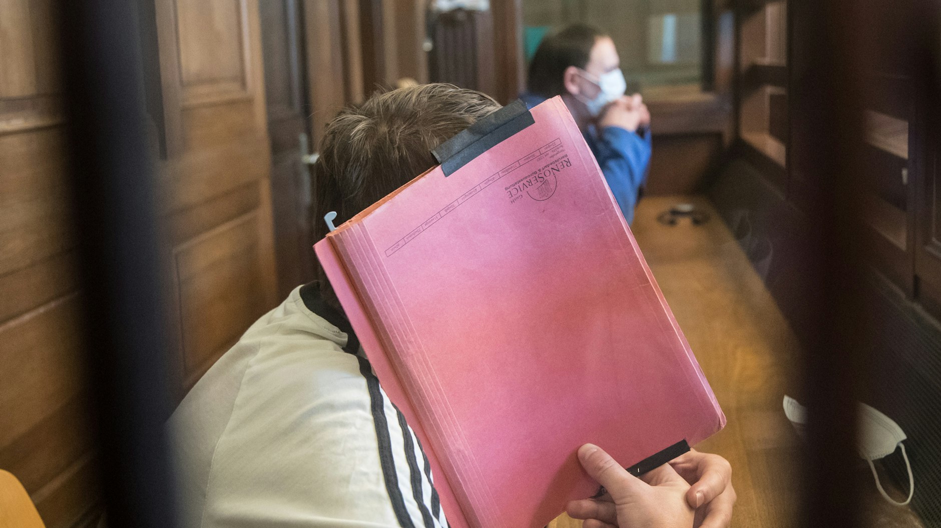 Die Angeklagten Mariusz L. (35) und Pawel G. (42) (li.).<br>