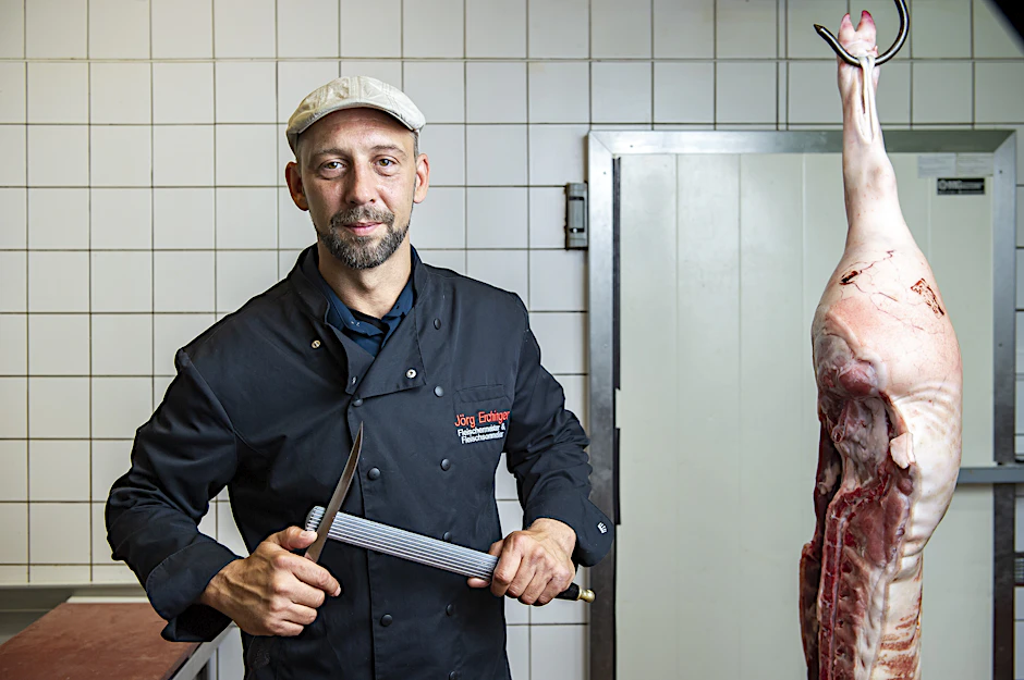 Vom Feinschmecker-Magazin zum „besten Metzger Berlins" gekürt: Jörg Erchinger in seinem Geschäft in Prenzlauer Berg.