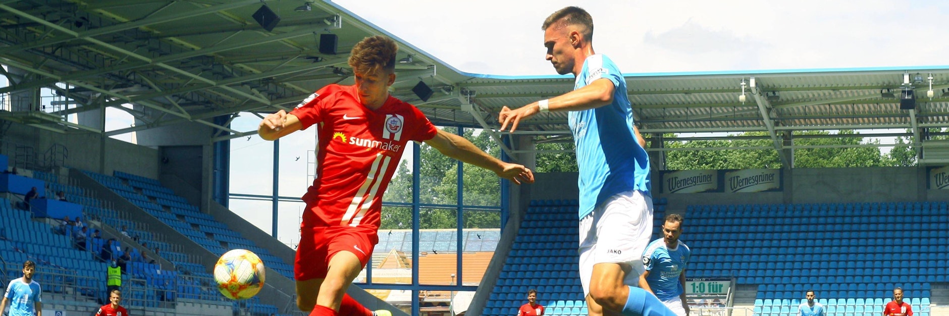 Hansas Daniel Hanslik (l.) im Duell mit dem Chemnitzer Sören Reddemann.&nbsp;