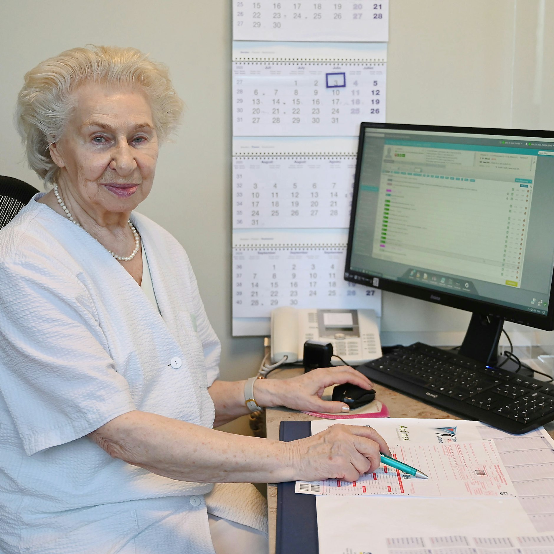 Immer aufrecht: Dr. Natalja Jahn verhindert Rückenschmerzen mit Haltung.&nbsp;