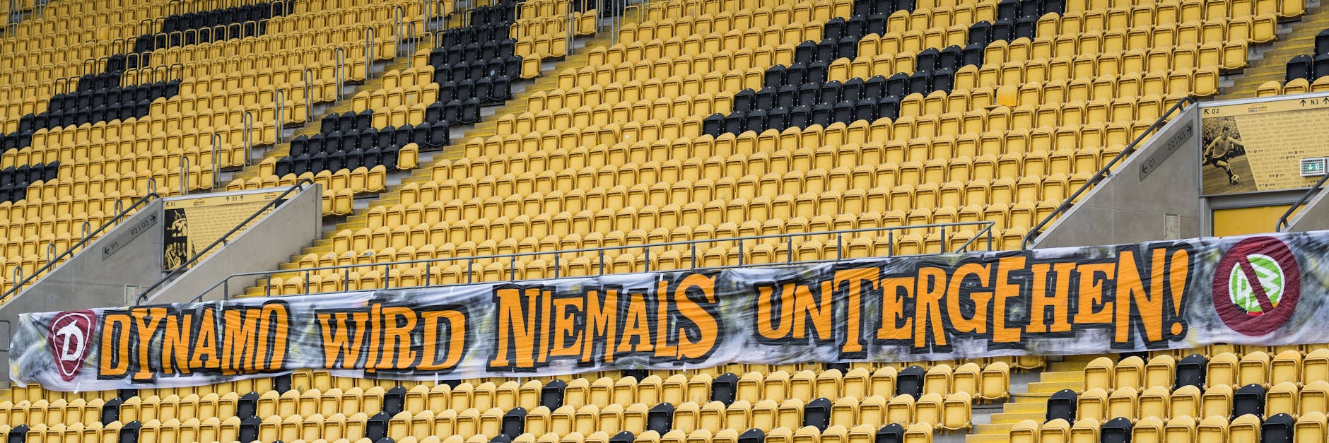 Die Fans halten Dynamo Dresden auch nach dem 3.-Liga-Abstieg die Treue. 