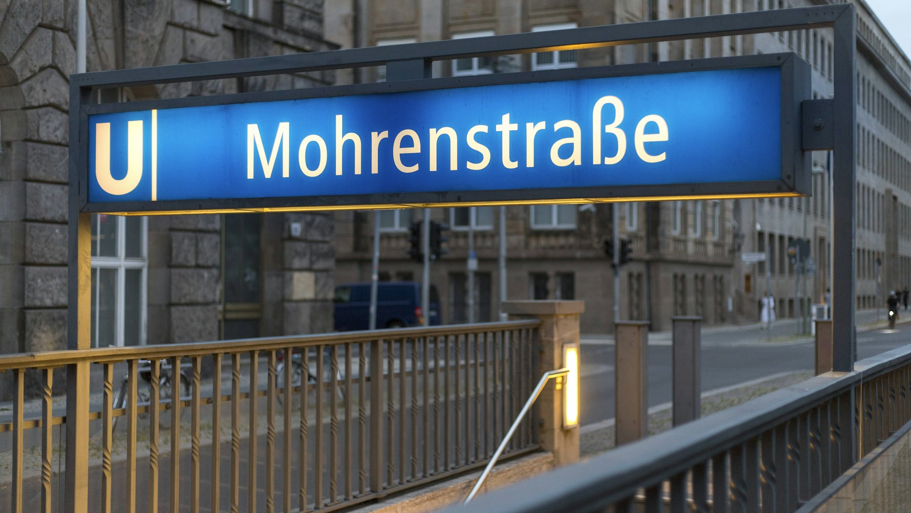 Eingang U-Bahnhof Mohrenstraße in Berlin-Mitte.