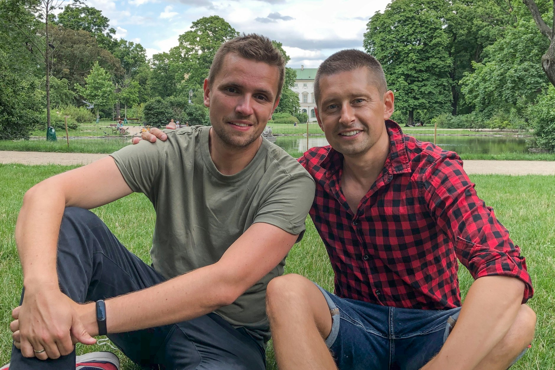 Seit elf Jahren ein Paar:&nbsp;Dawid Mycek (l) und Jakub Kwiecinski aus Warschau.