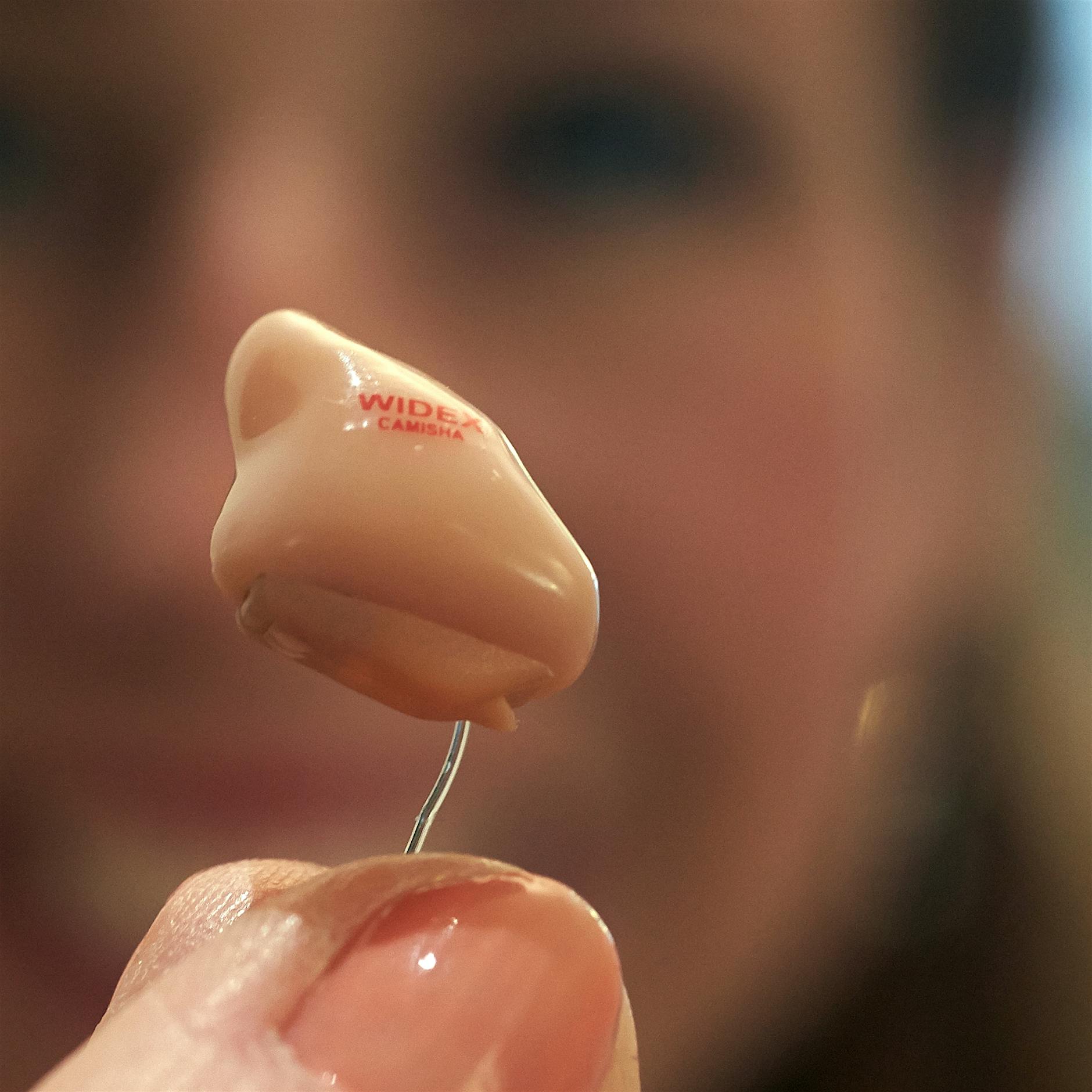 Masken fegen Hörgeräte aus immer mehr Ohren