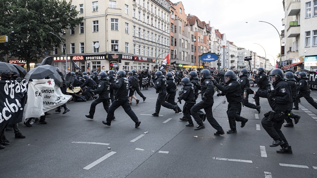 26 Jahriger Wird In Kreuzberg Durch Messerstich Schwer Verletzt