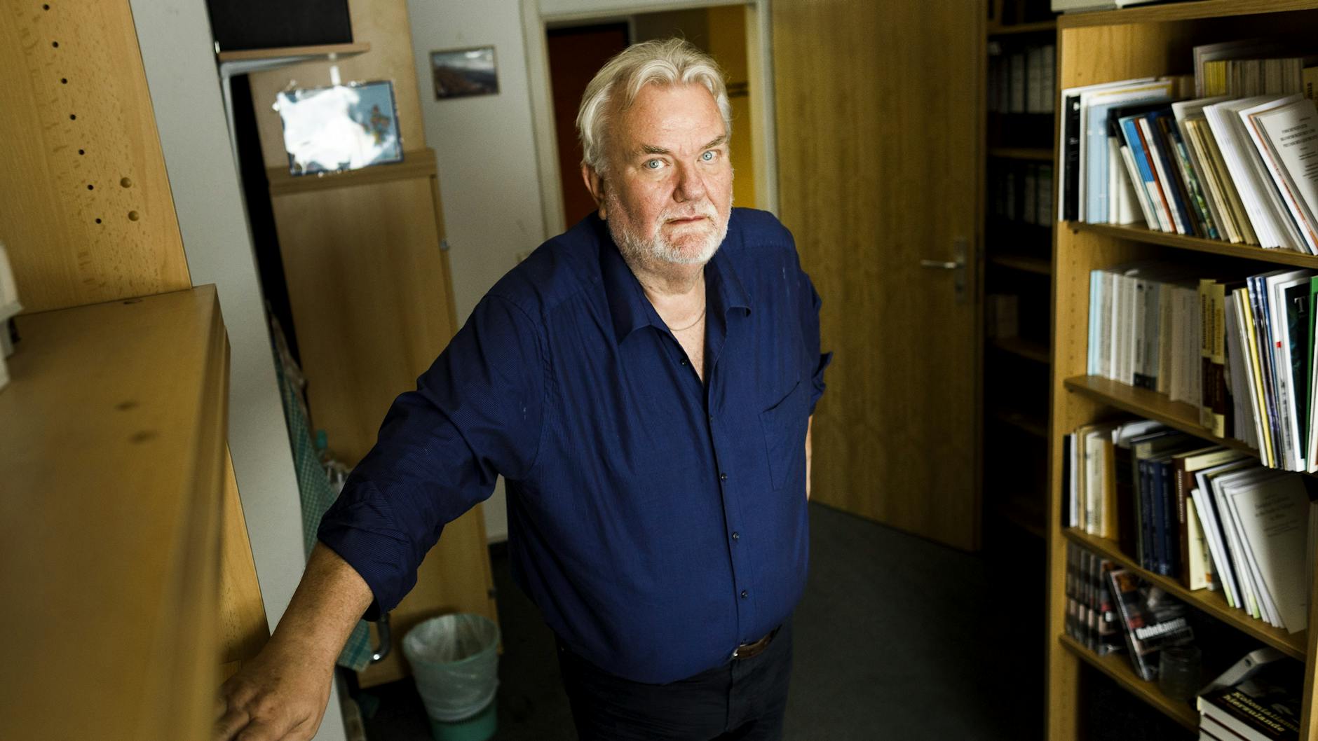 Historiker Ulrich van der Heyden in seinem Büro.