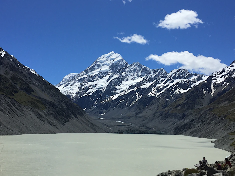 Blick über den Hooker Lake zum Mount Cook im Dezember 2018. Das Eis rund um den See ist so gut wie verschwunden.&nbsp; &nbsp;
