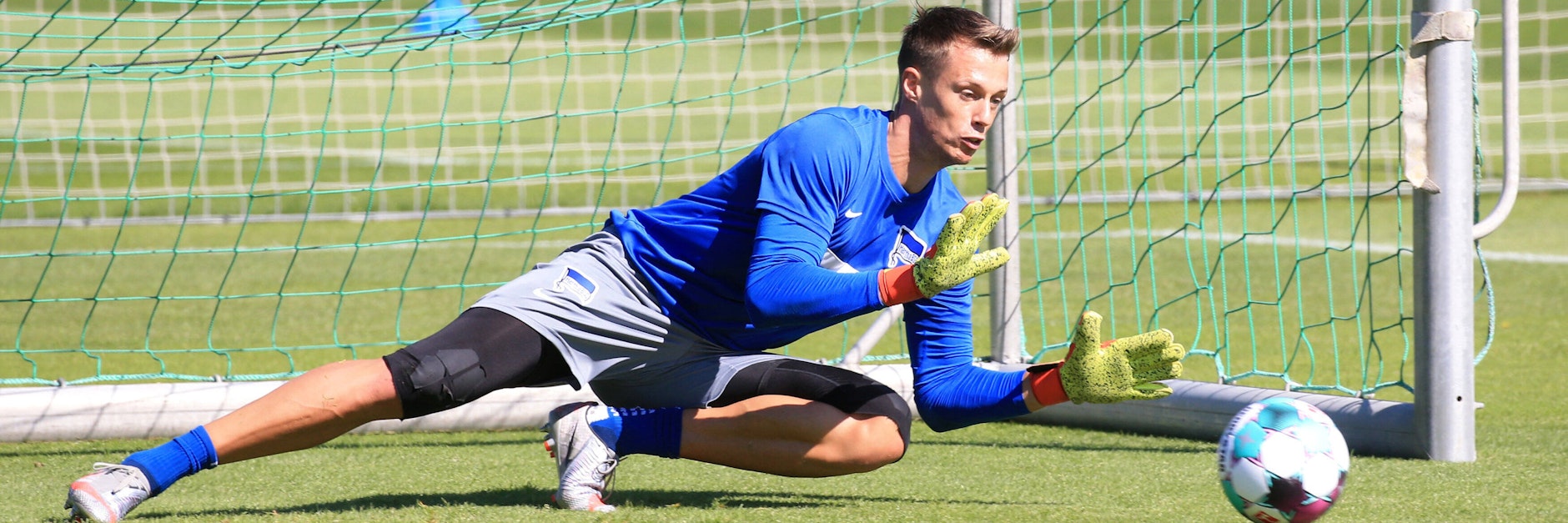 Alexander Schwolow im Training von Hertha BSC.