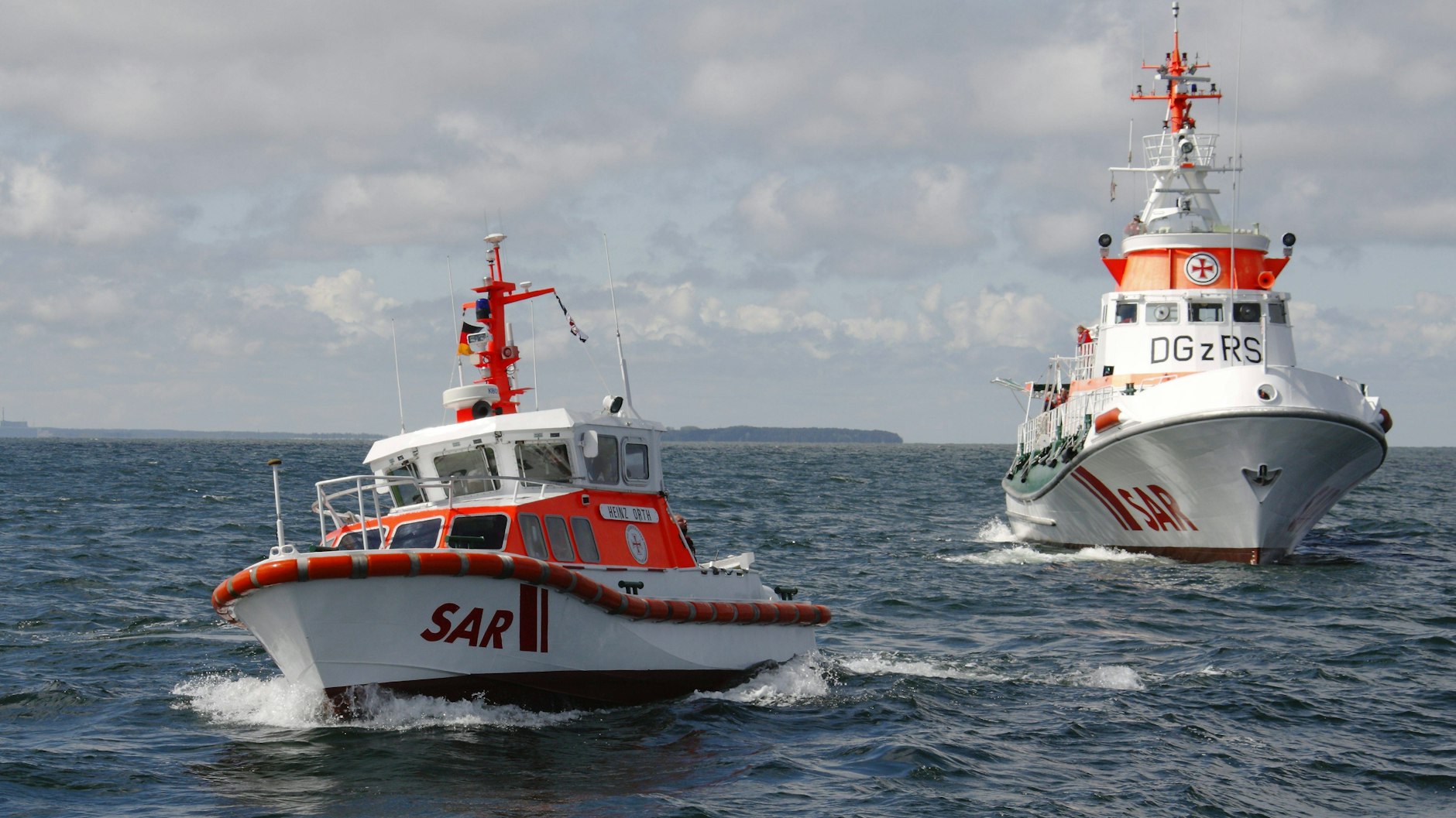 Lebensgefahr Jugendlicher Kitesurfer ins offene Meer abgetrieben
