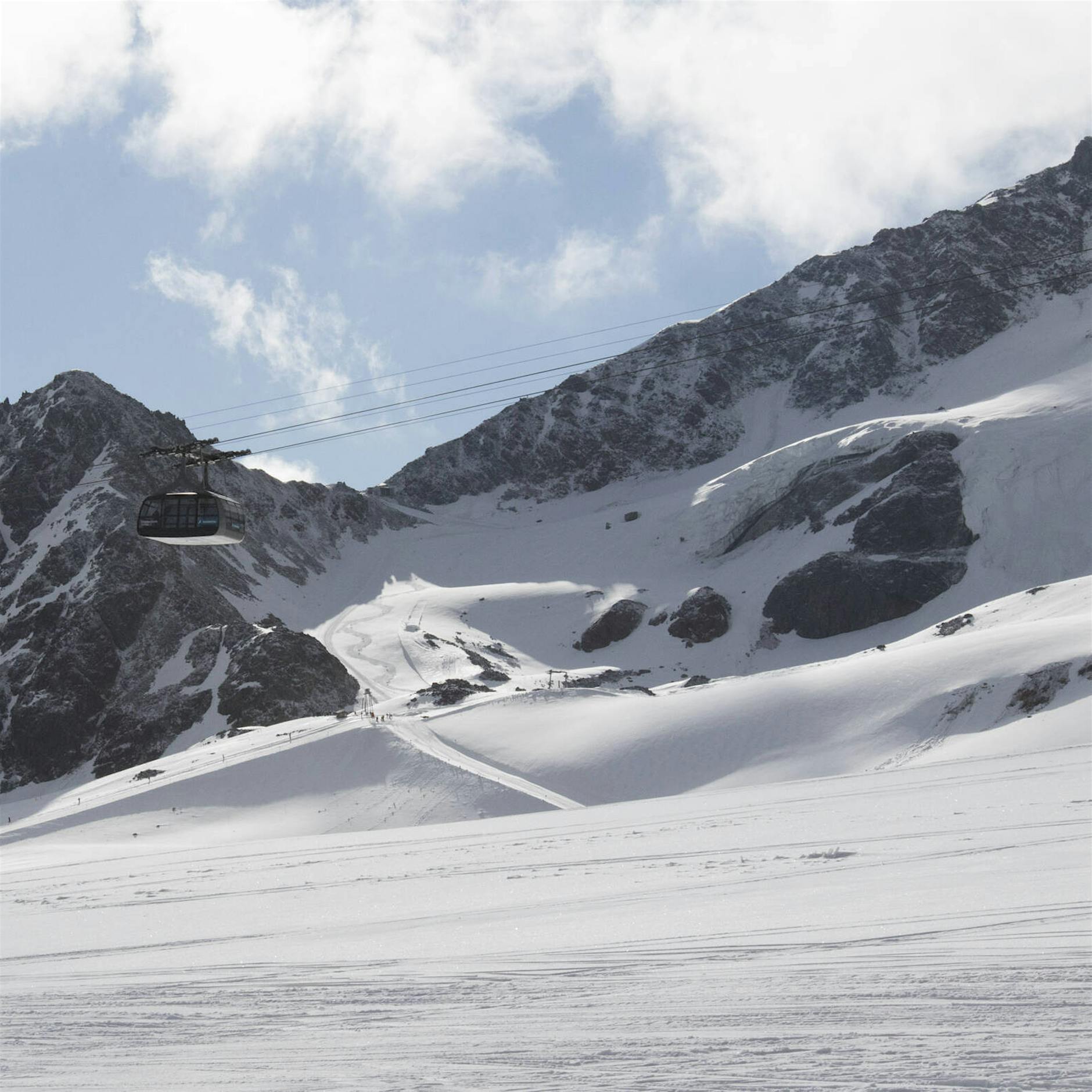 Corona: Erstes Skigebiet in der Schweiz sagt die kommende Saison ab