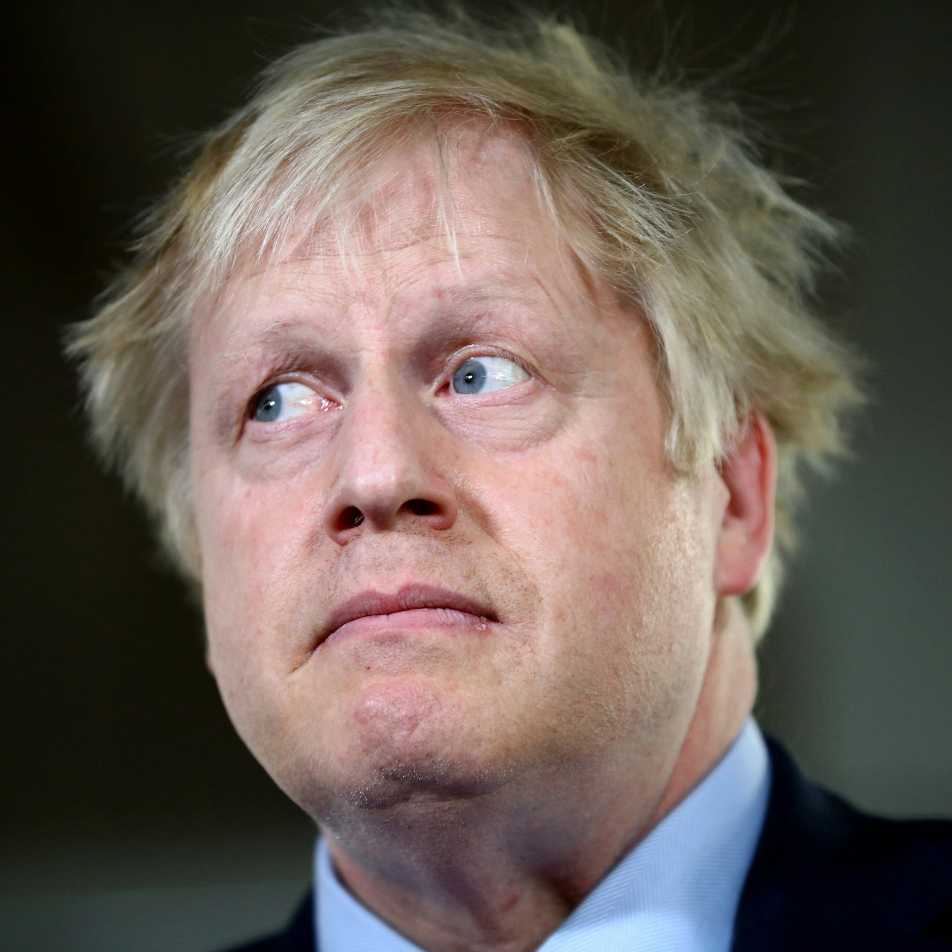 Premier Boris Johnson sieht aus, als würde ihm die Wirtschaftskrise den Schlaf rauben.