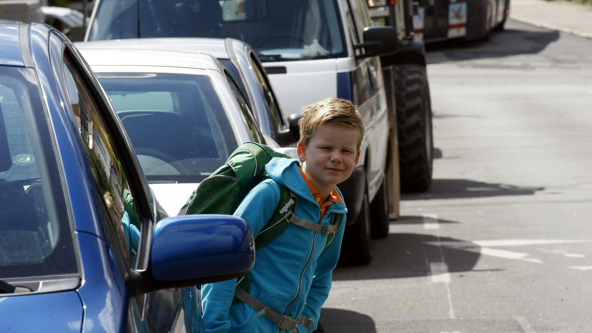 Allein zur Schule? Künftige Erstklässler sollten den Schulweg mit Mama oder Papa üben.