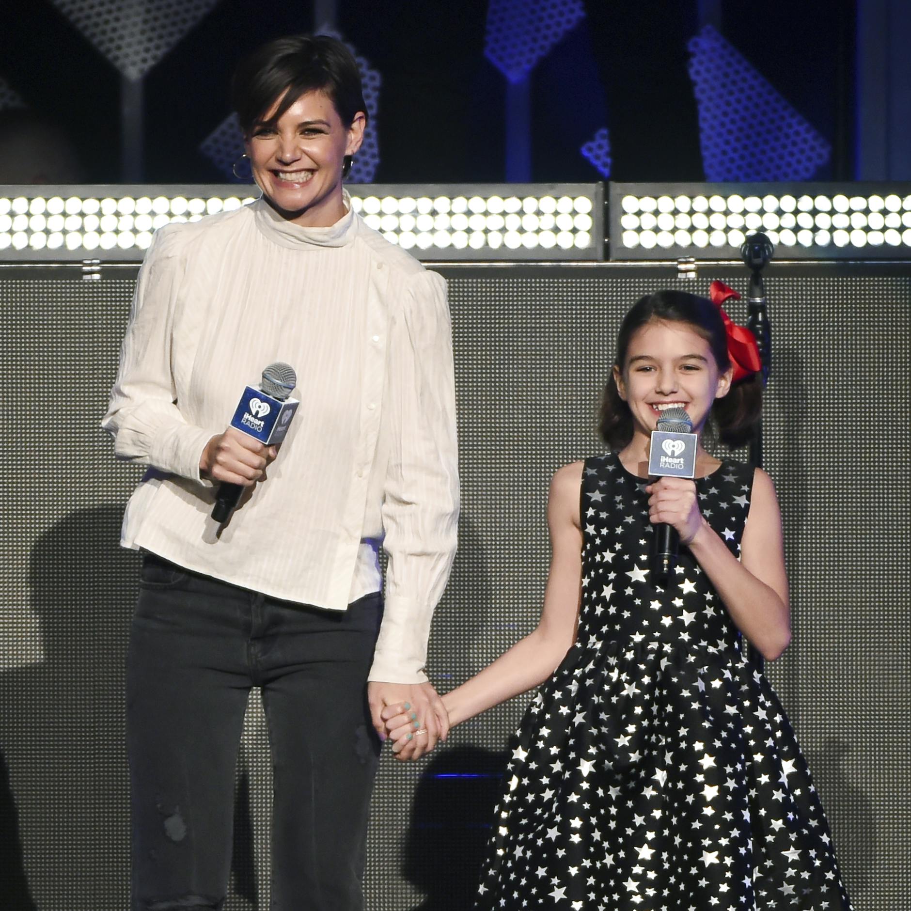 Tom Cruise' Ex-Frau, Schauspielerin Katie Holmes und ihre Tochter Suri bei einem Auftritt 2017