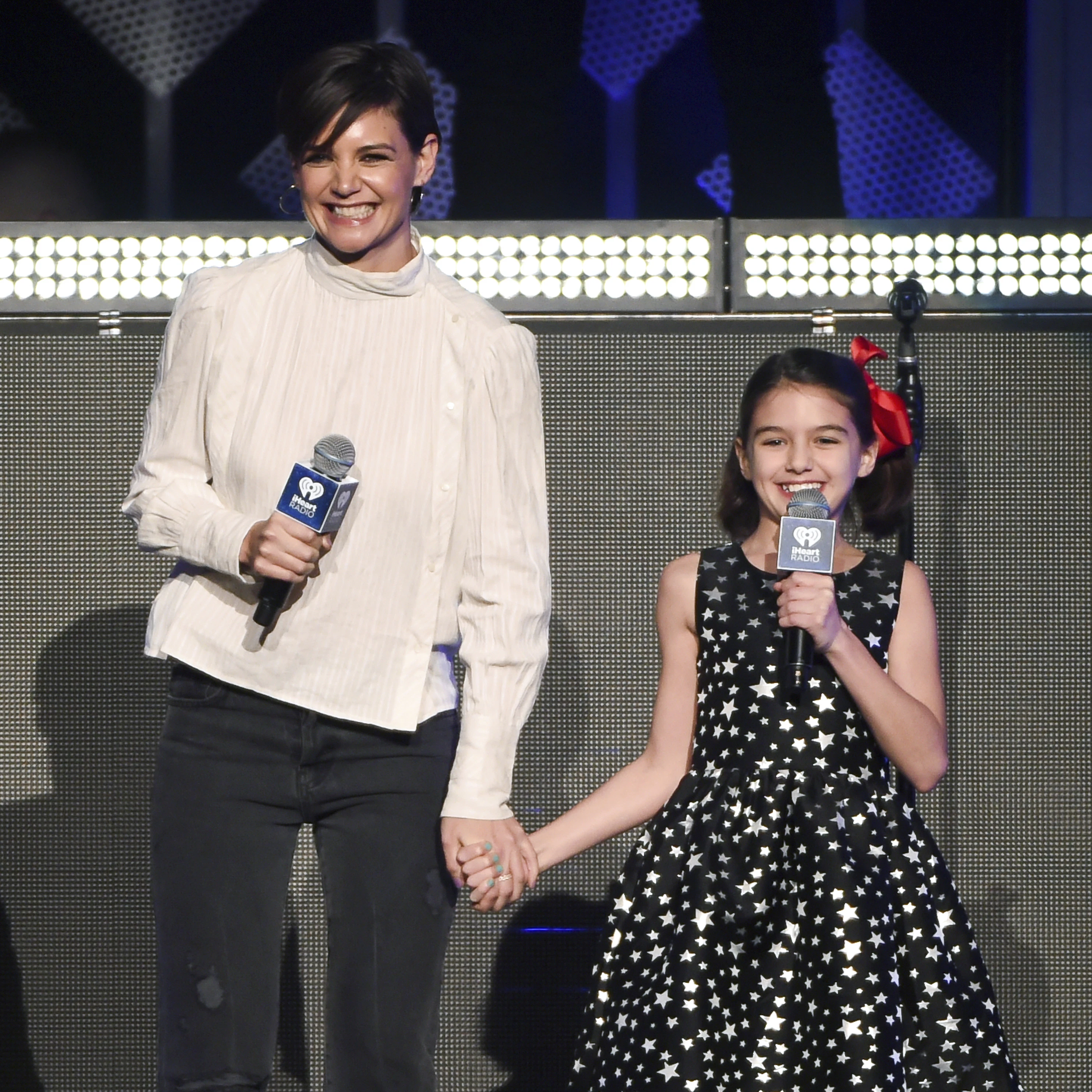 Tom Cruise' Ex-Frau, Schauspielerin Katie Holmes und ihre Tochter Suri bei einem Auftritt 2017
