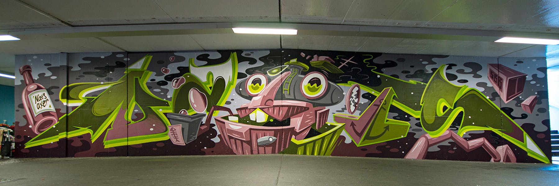 Im Fußgängertunnel des S-Bahnhofs Raoul-Wallenberg-Straße haben Künstler im Auftrag der Bahn auch schon ihre Spuren hinterlassen.