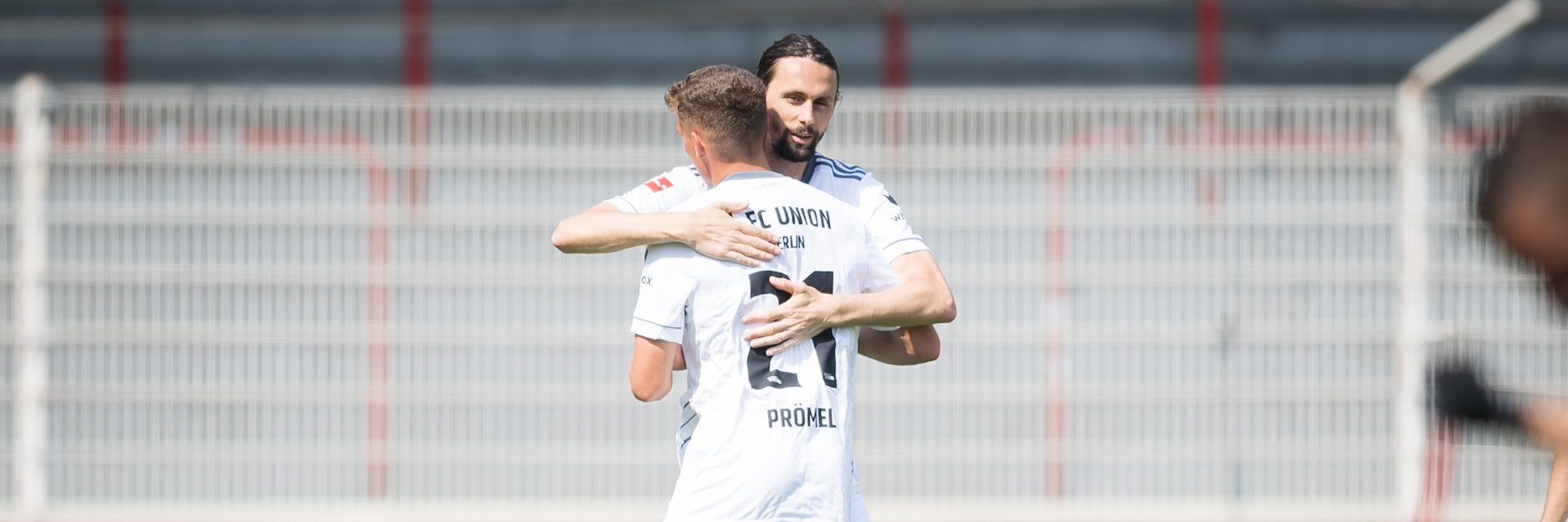 Grischa Prömel verabschiedet sich von Mitspieler Neven Subotic. Mindestens für anderthalb Wochen.