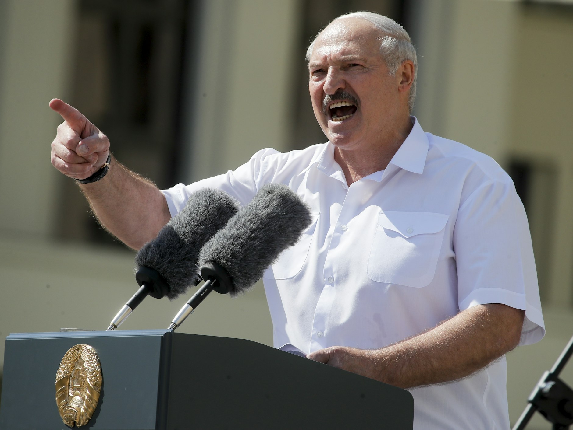 Diktator Alexander Lukaschenko gab sich beim Auftritt vor 1000 eigens einbestellten Anhängern kämpferisch.