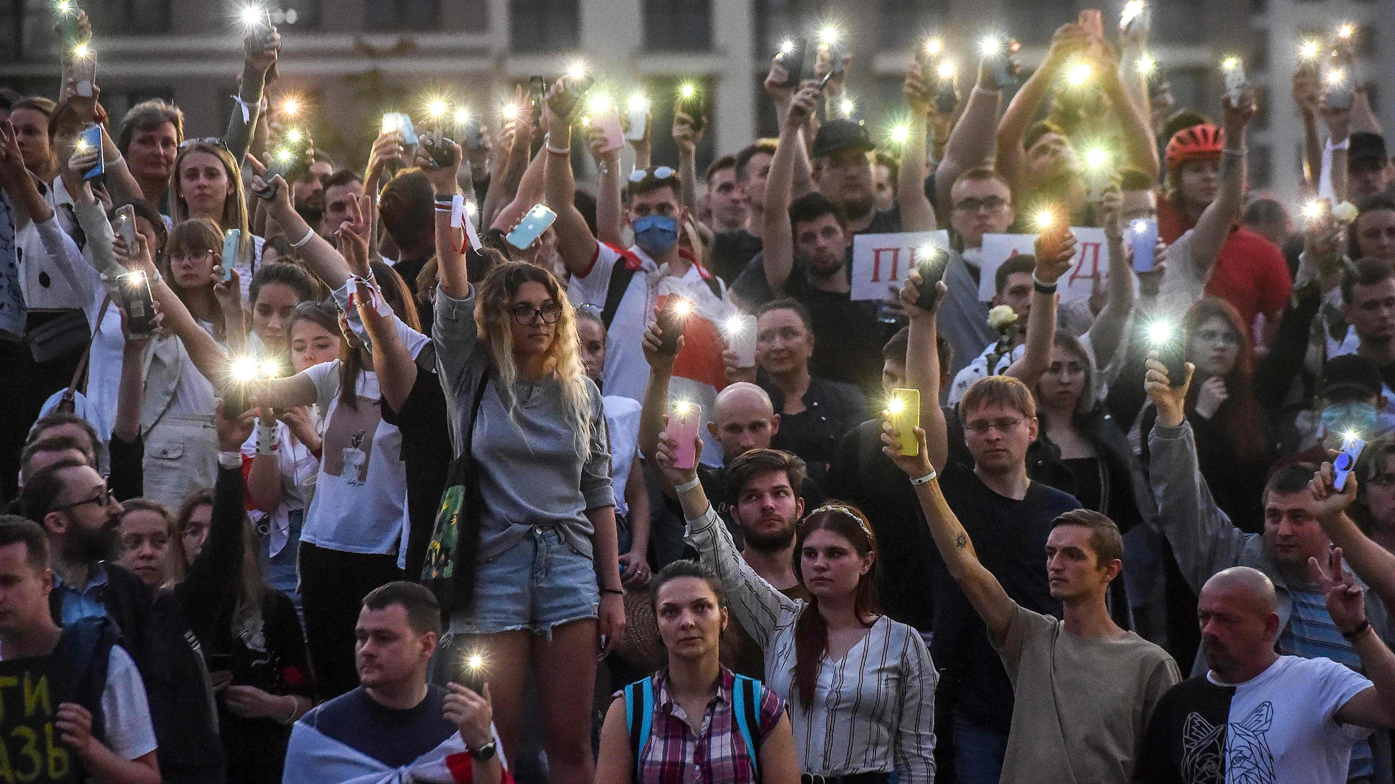 Derweil protestiert die Jugend weiter gegen Lukaschenko und zugunsten von Neuwahlen.