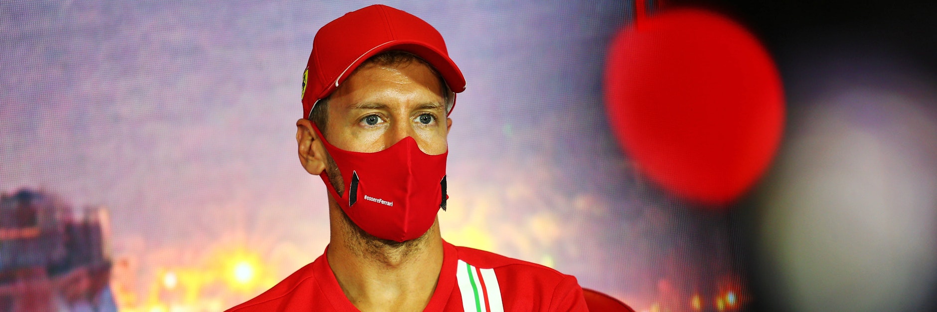 Noch-Ferrari-Pilot Sebastian Vettel (33) wird wohl weiter in der Formel 1 fahren. 