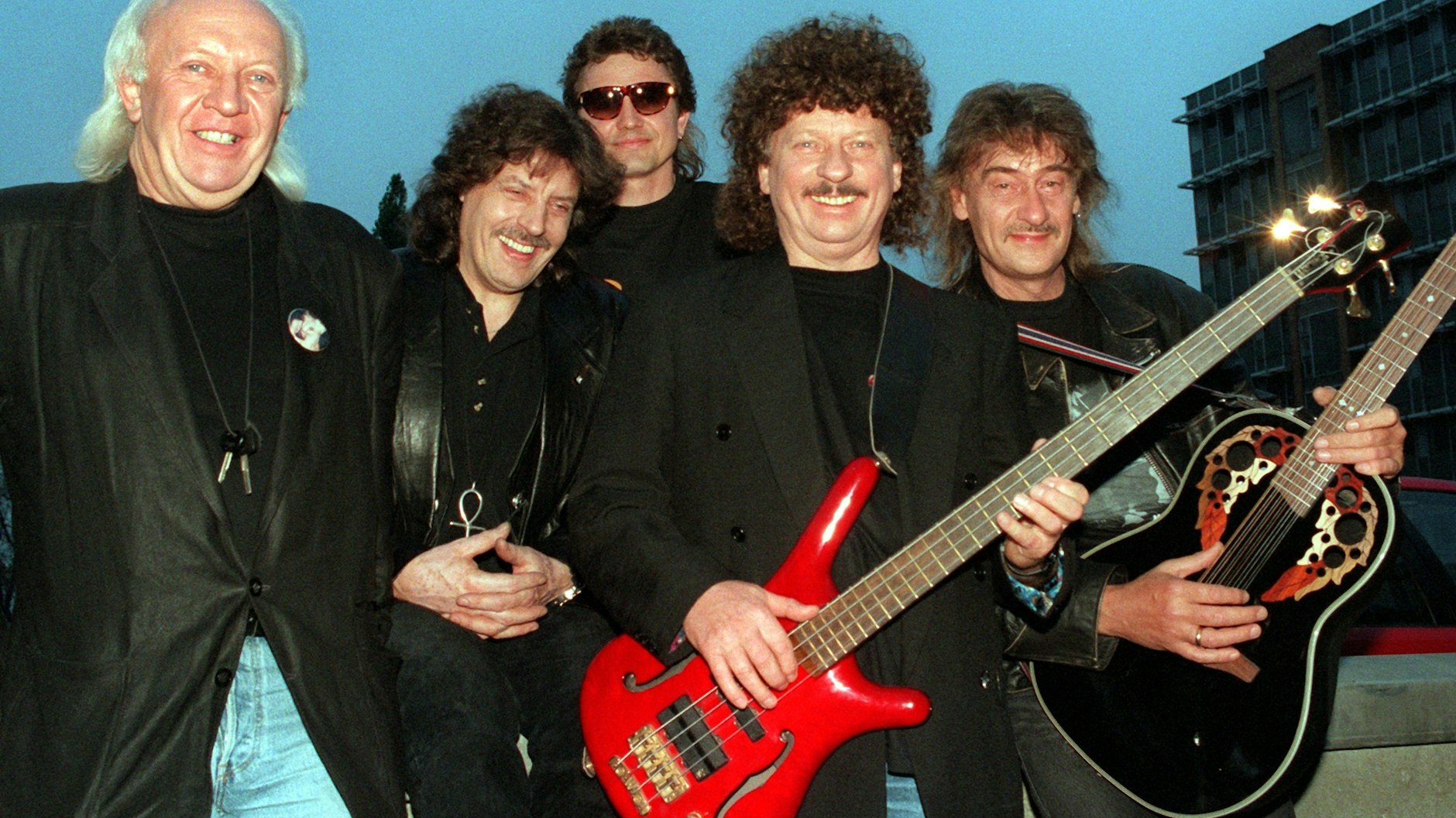 Die Puhdys in den 90ern mit Peter Meyer, Dieter Hertrampf, Klaus Scharfschwerdt, Harry Jeske und Dieter Birr (v.li.): Es ist eines der wenigen Fotos, in denen der Bassist mal im Vordergrund stand, der sich sonst im Hintergrund hielt.