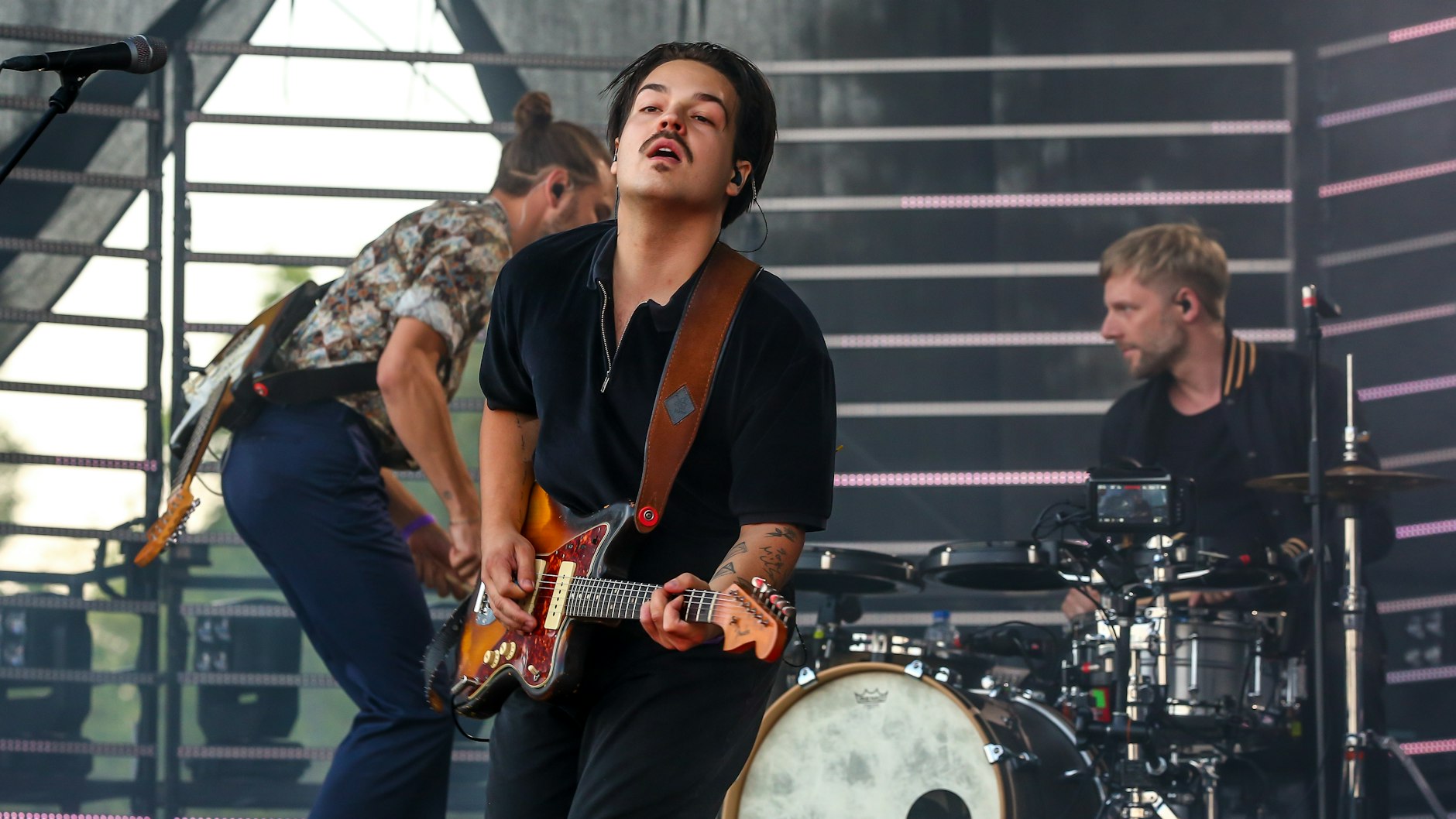 Milky-Chance-Frontsänger Clemens Rehbein spielte vor 900 Zuschauern im Marienpark.