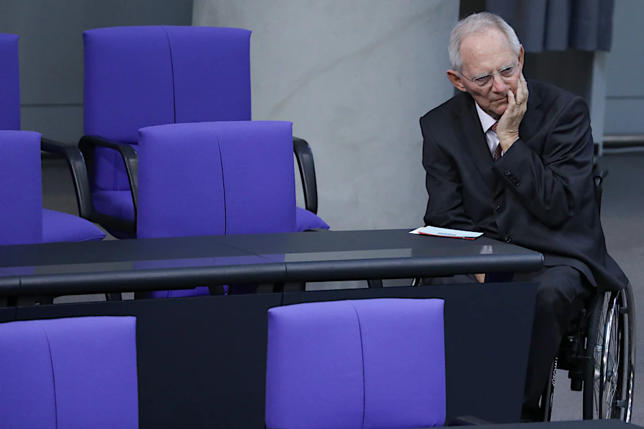 Bundestagspräsident Wolfgang Schäuble leitete eine Kommission aus Abgeordneten, die ein neues Wahlrecht erarbeiteten sollte. Eine Einigung kam nicht zustande.
