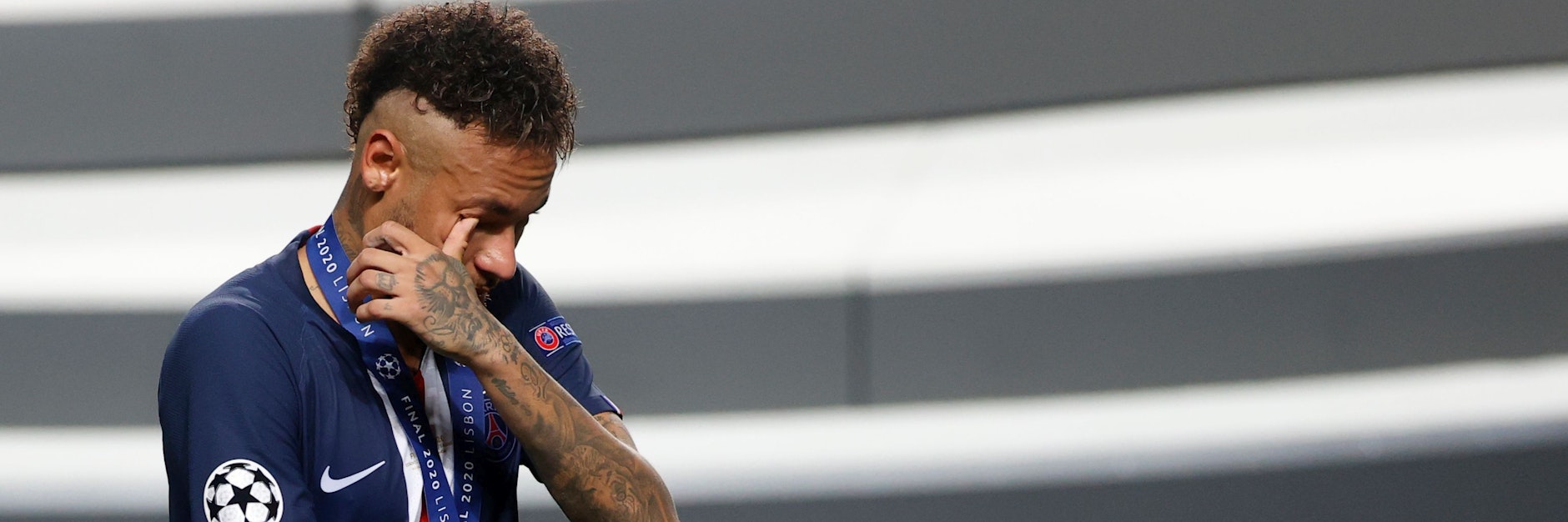Was im Auge? Neymar nach dem verlorenen Champions-League-Finale gegen die Bayern.