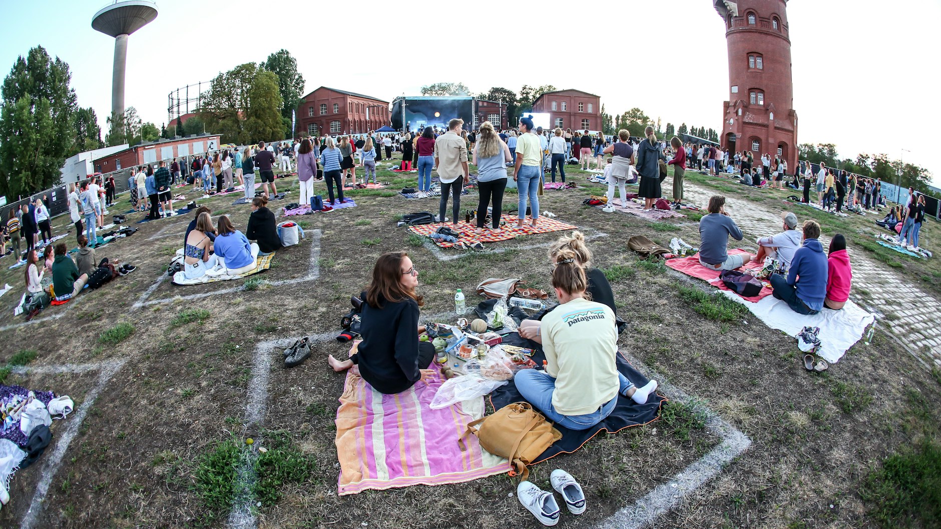 Auf dem Boden des Marienparks wurde mit Markierungen für Abstand gesorgt.