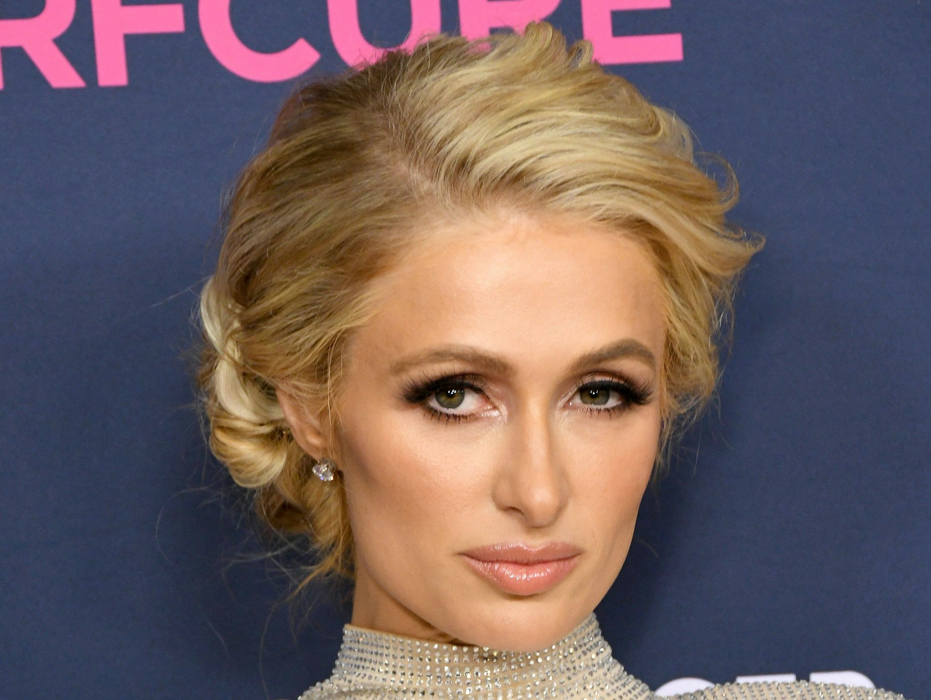 Paris Hilton spricht über ihr Kindheitstrauma: prügelnde Lehrer.