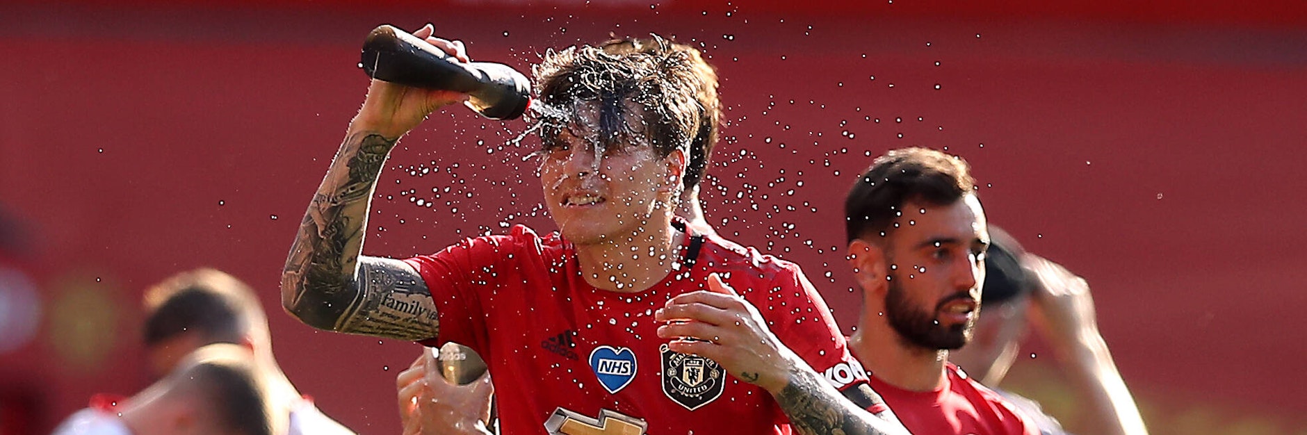 Kalte Dusche, allerdings für den Räuber: Man-United-Verteidiger Victor Lindelof zeigte Zivilcourage und darf sich nun über ein Abendessen freuen.&nbsp;