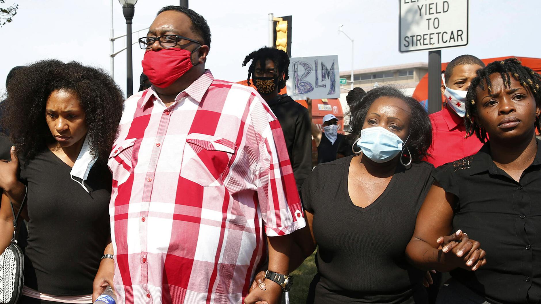 Blakes Familie: Schwester Megan Beltcher, sein Vater Jacob Blake sr., seine Mutter Julia Jackson und seine Schwester Letetra Widman (v. l.).