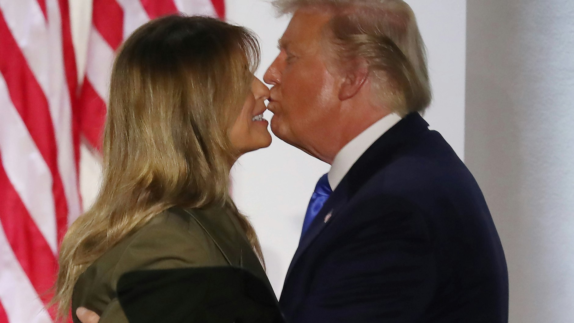 Schließlich küsste Donald Trump seine Melania auf die Nase.