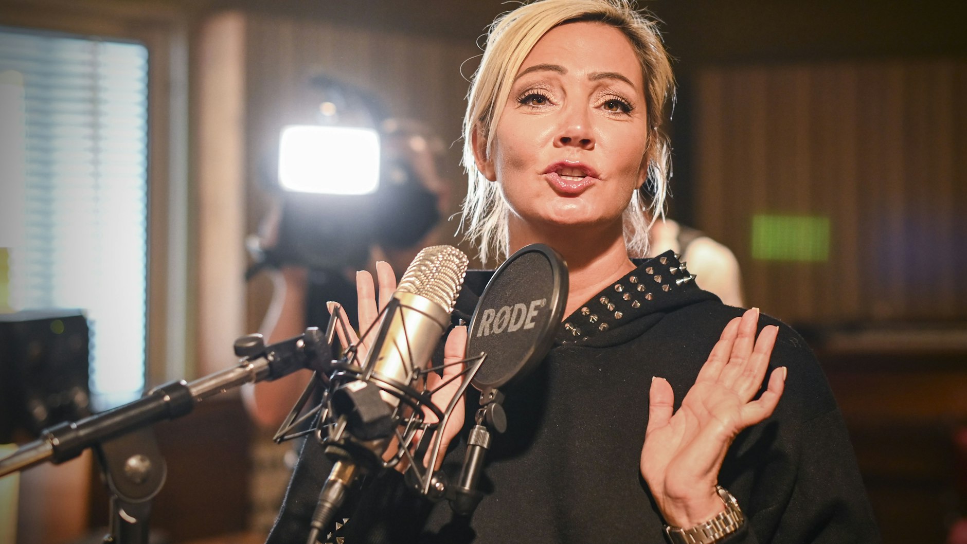 Schlagersängerin Tanja Lasch beim Workshop in den Hansa-Studios.