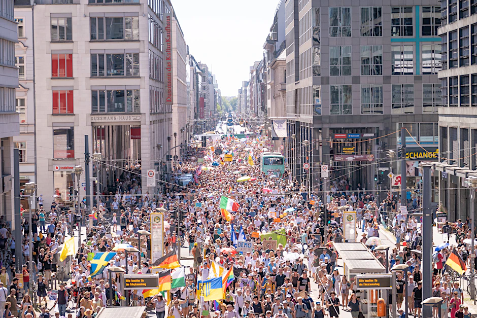Die für Sonnabend angekündigte Großdemonstration gegen Corona-Auflagen darf stattfinden. Doch wer sind die Menschen, die in Berlin zusammenkommen?&nbsp;