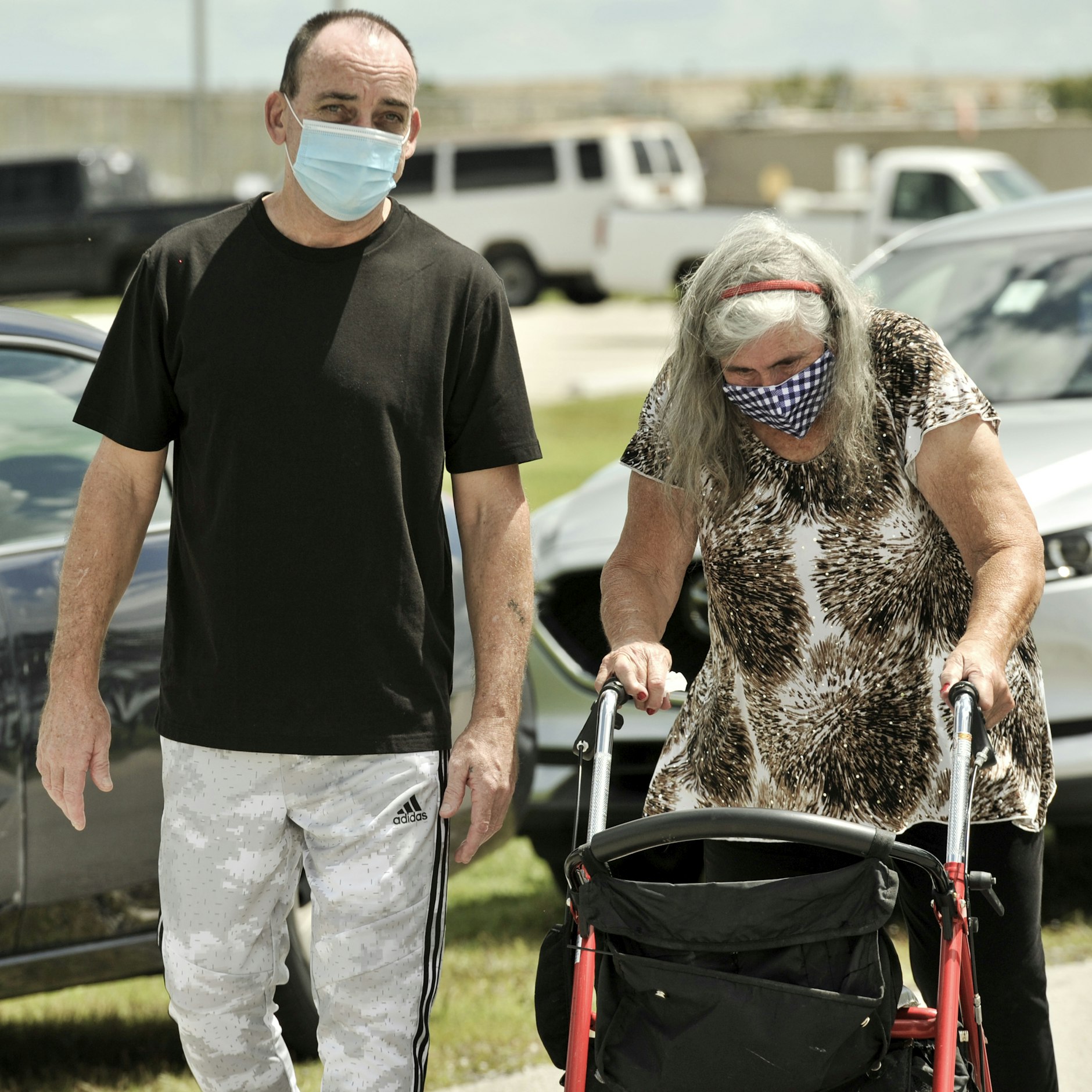 Robert DuBoise (56) konnte endlich wieder seine Mutter Myra DuBoise umarmen.
