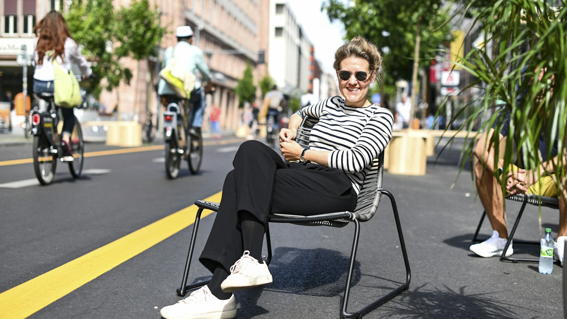 Riccarda Retsch (35) macht Pause: „Es ist toll, hier zu radeln und sich den Wind um den Kopf streichen zu lassen.“