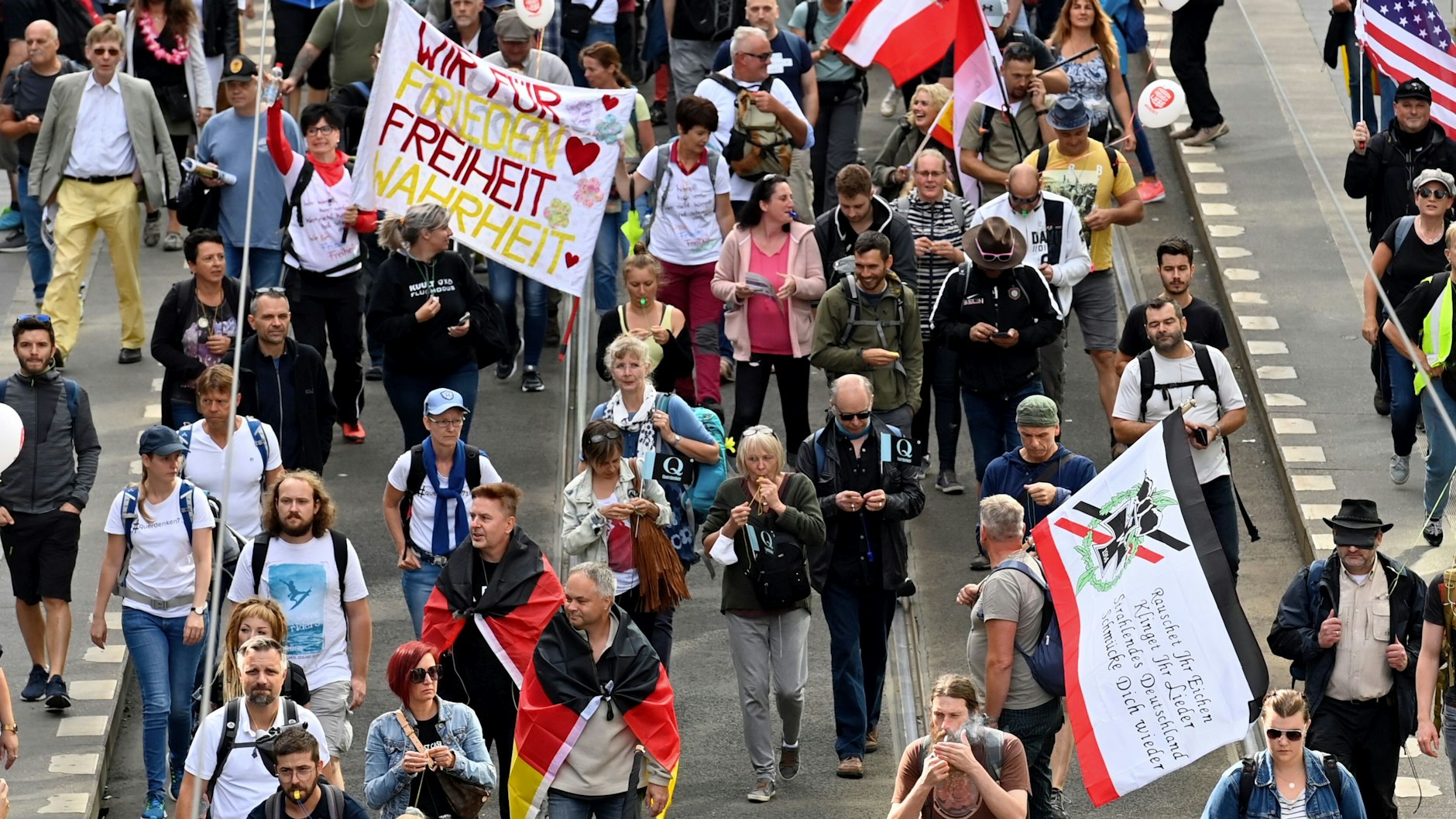 In der Friedrichstraße sammelten sich Tausende Demonstranten